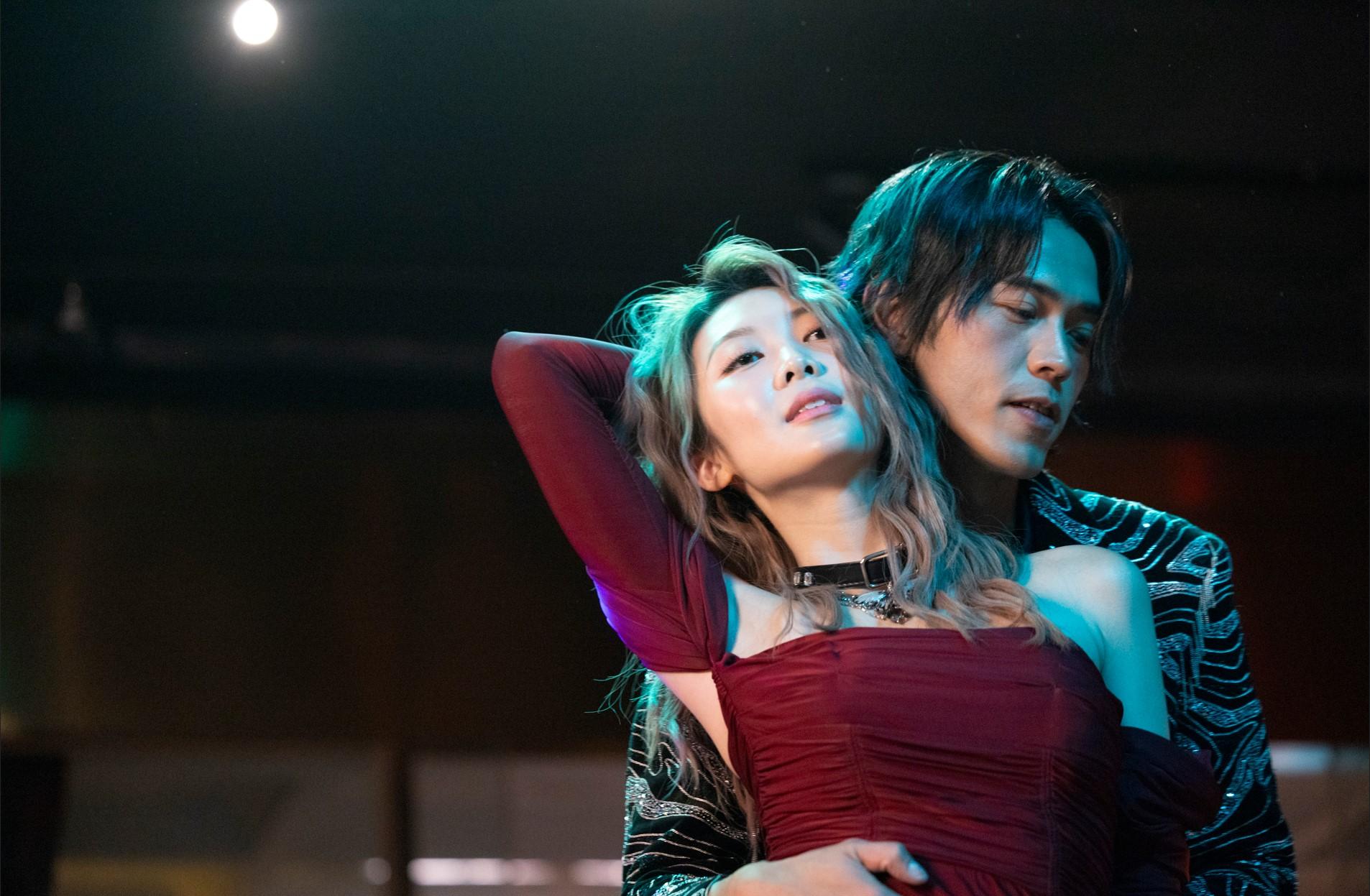 莫韻諰施展「美人計」與馬志威大跳辣身舞。