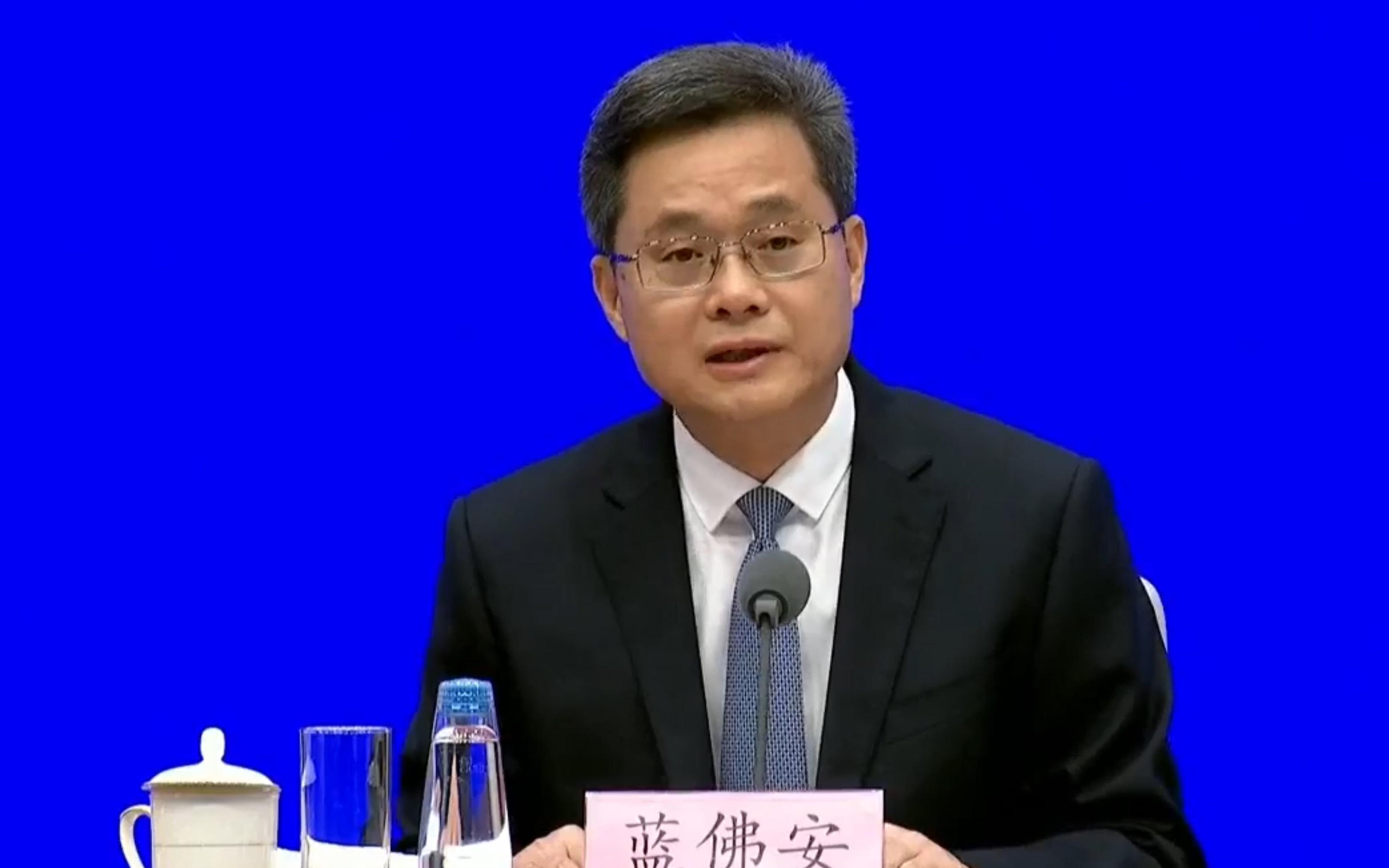 財長藍佛安表示,中央財政還有較大的舉債空間和赤字提升空間。(港台直播截圖)