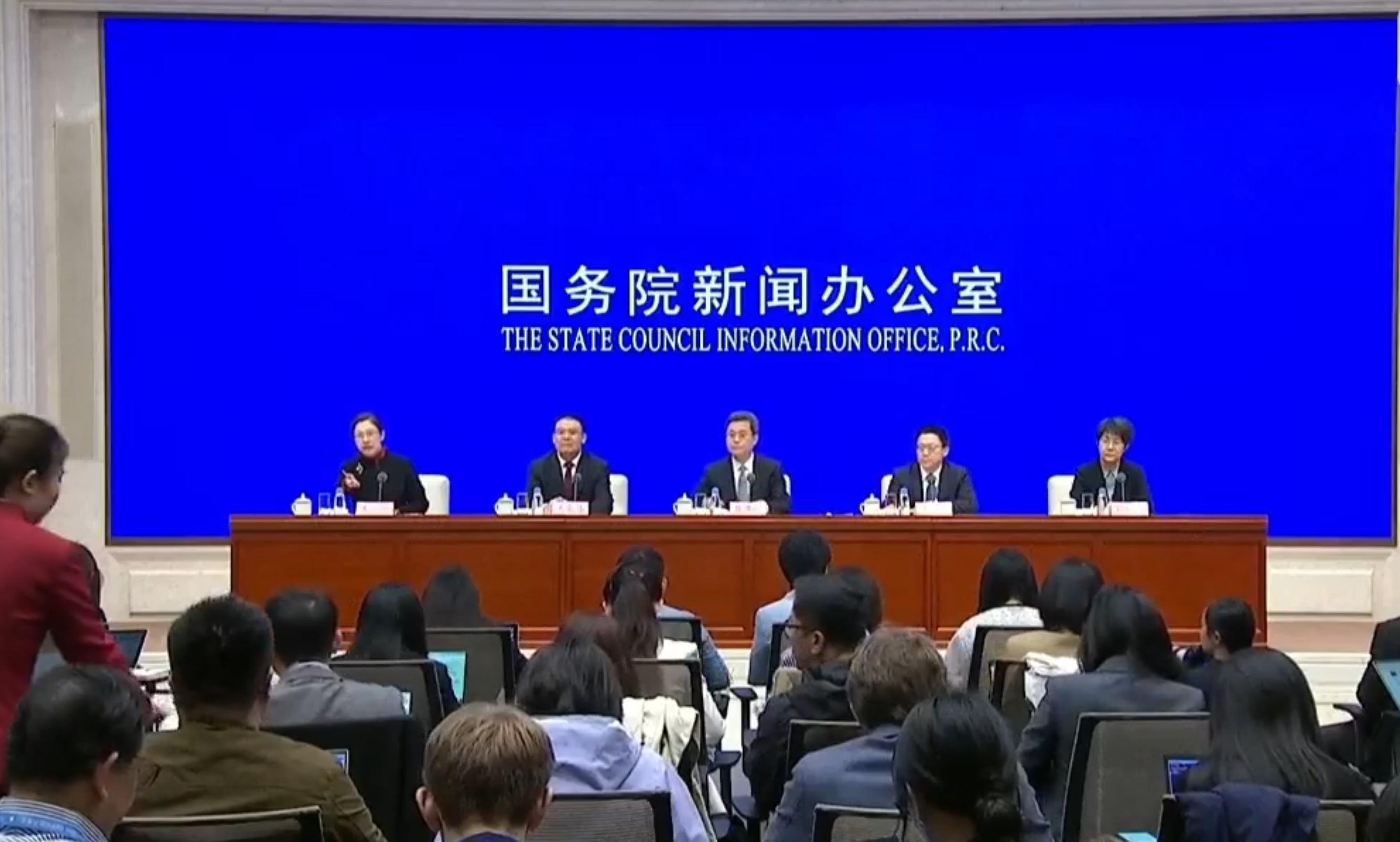 財政部今日(12日)宣布推出一攬子財政增量政策,市場關注中央會否「救市」措施。(港台直播截圖)