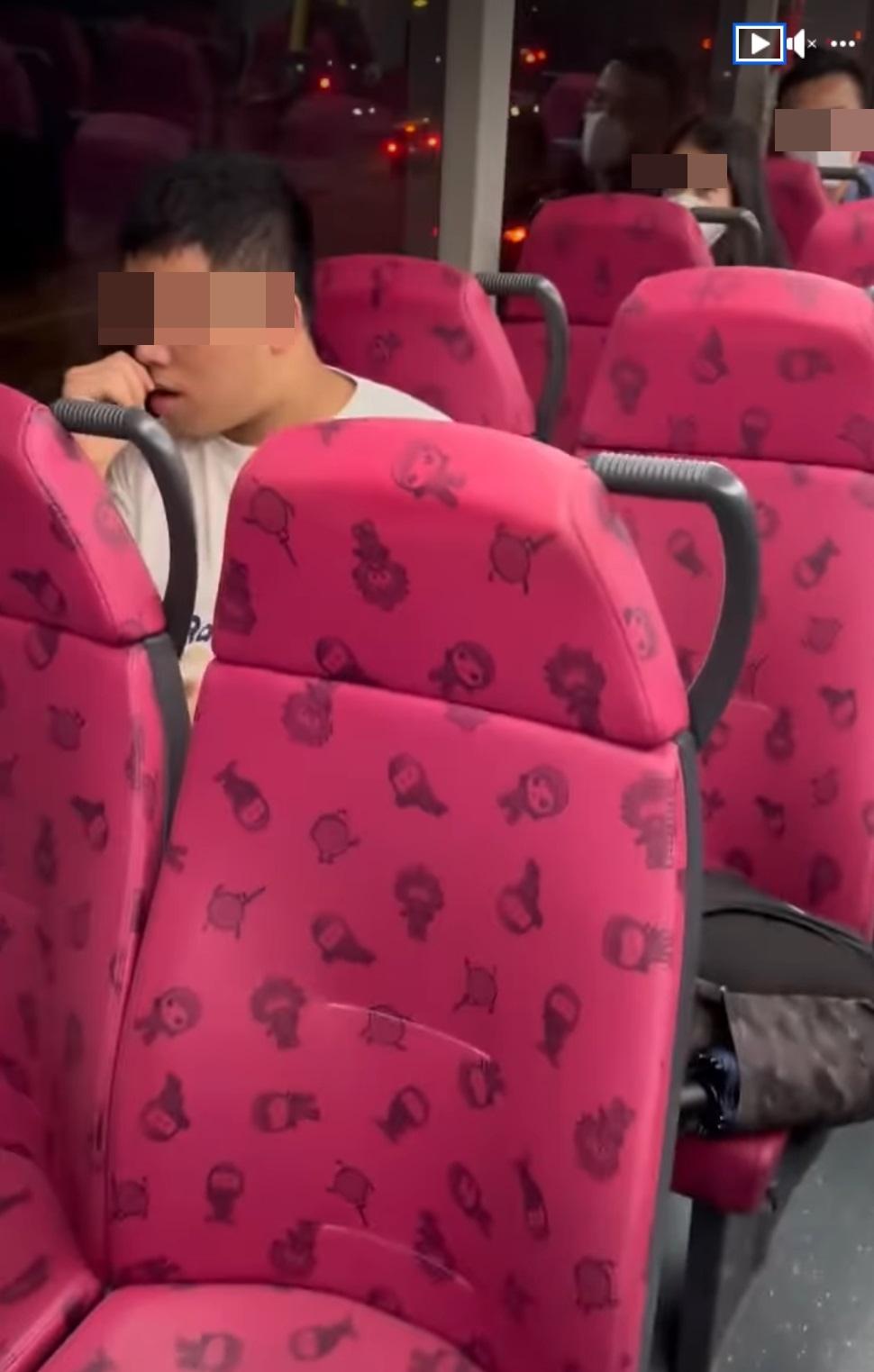 巴士座位疑現「泥漿型」大便 旁邊乘客舉動成焦點。(網片截圖)