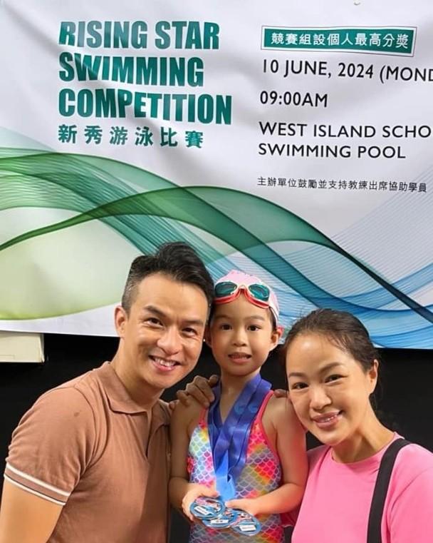 李漫芬囡囡Alfa是個游泳健將。