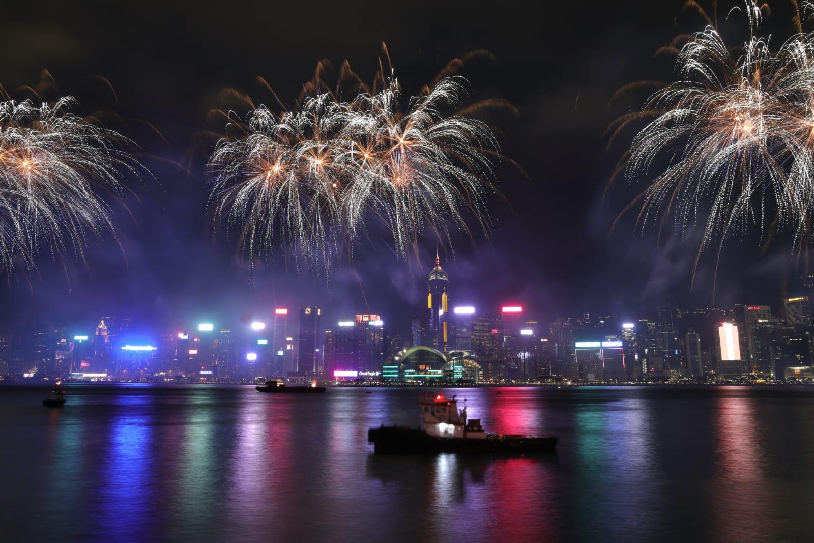 煙花匯演晚上上演。(吳康琦攝)