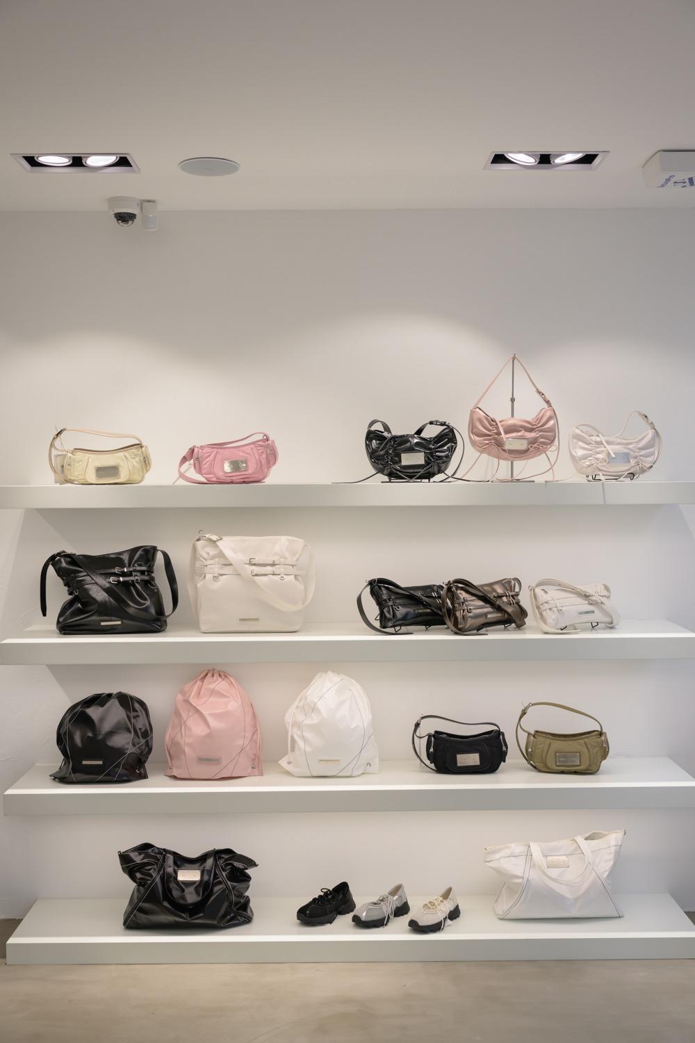 Matin Kim首間專門店登陸銅鑼灣,裝橫以首爾專門店為藍本,採用品牌一貫粗獷、自由和自然美學。