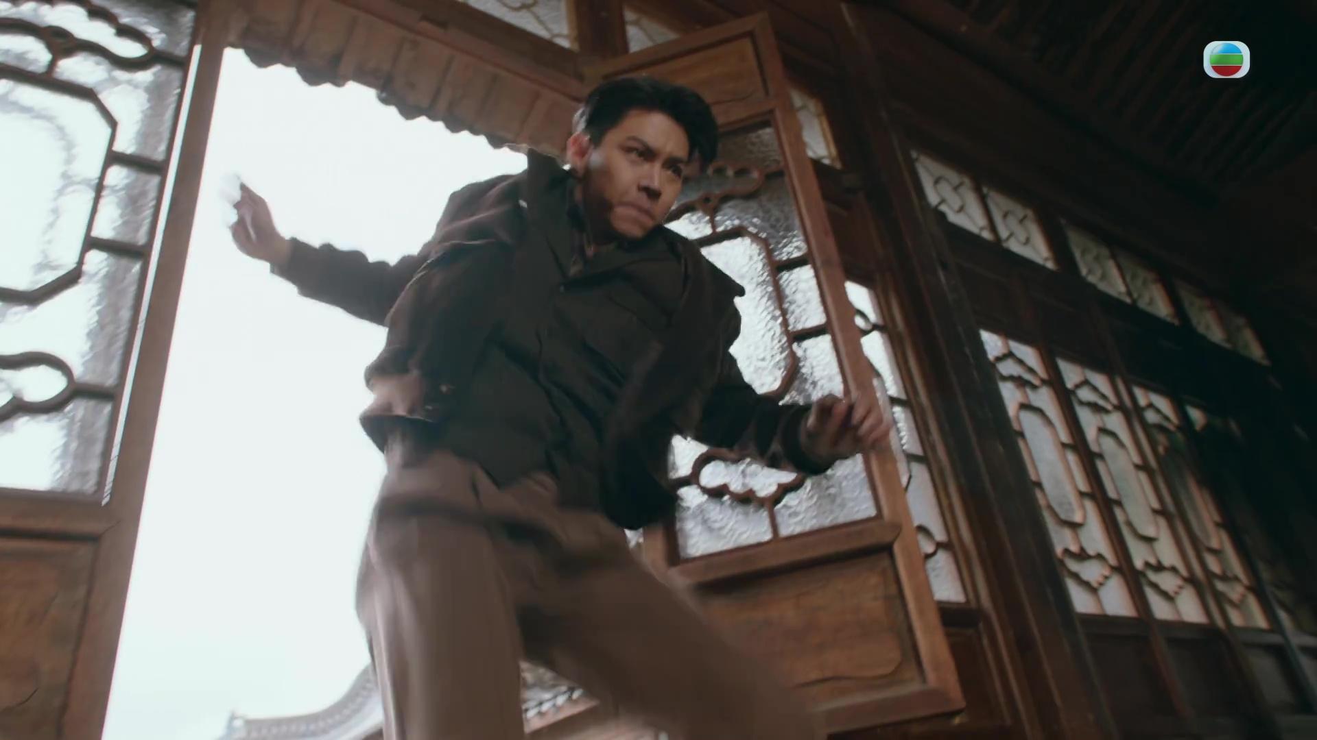 羅天宇這場槍戰動作戲,由室外打到室內,再由室內打到室外。