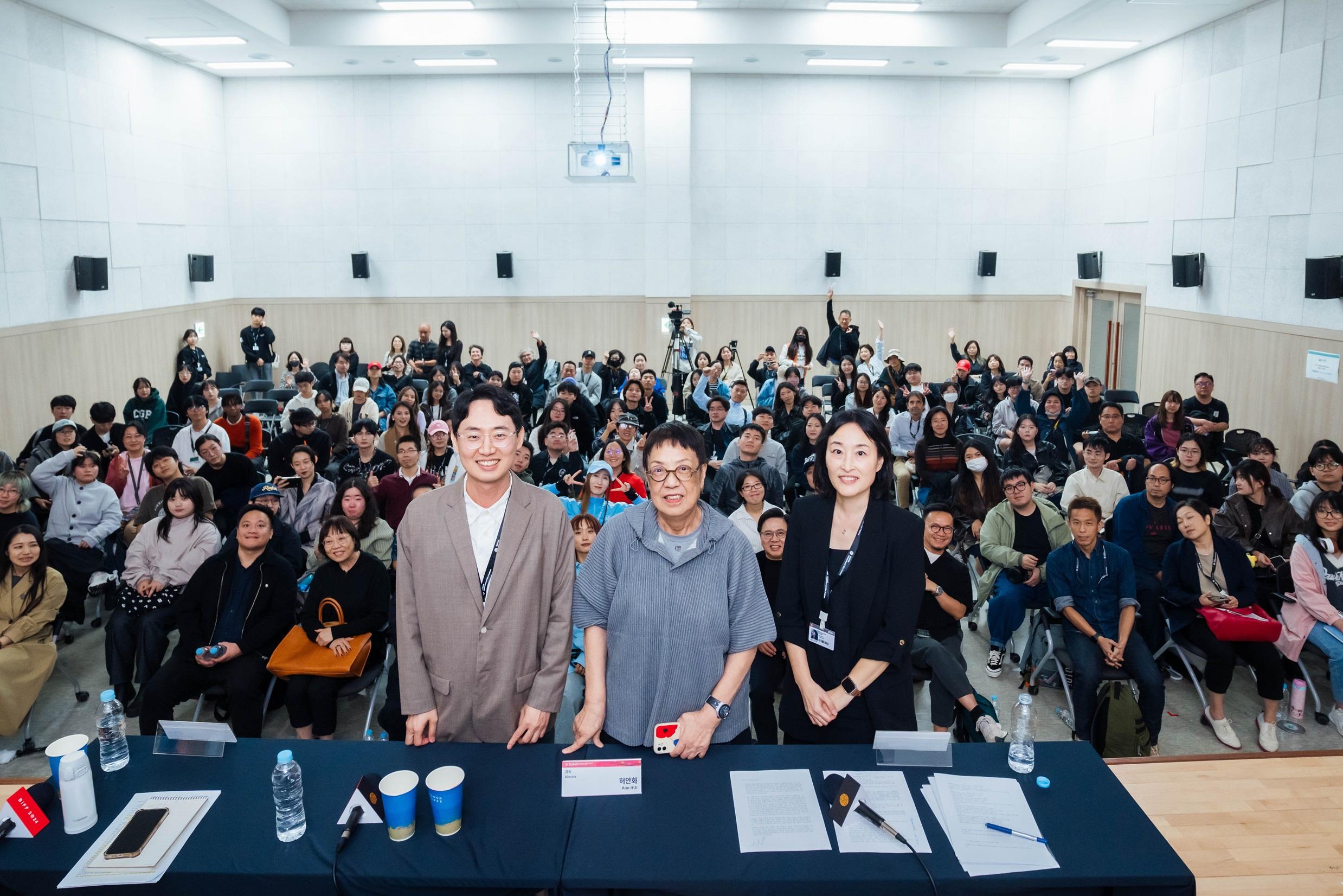 許鞍華的大師班講座,座無虛席。