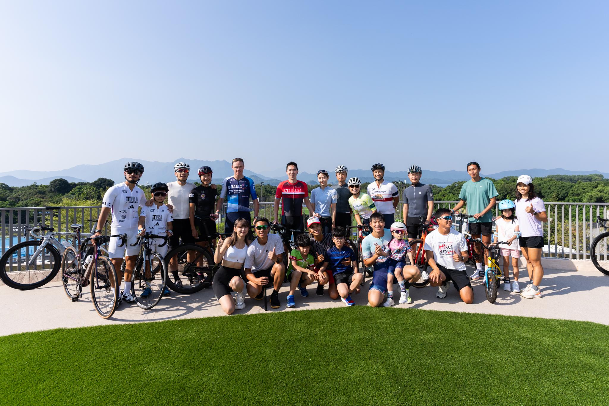 新鴻基地產(016)執行董事郭基煇今日率先邀請Chris Froome來到試運中的西沙GO PARK,與一眾本地年輕車手和「粉絲」見面交流,並親身體驗西沙GO PARK多元化的體育設施。