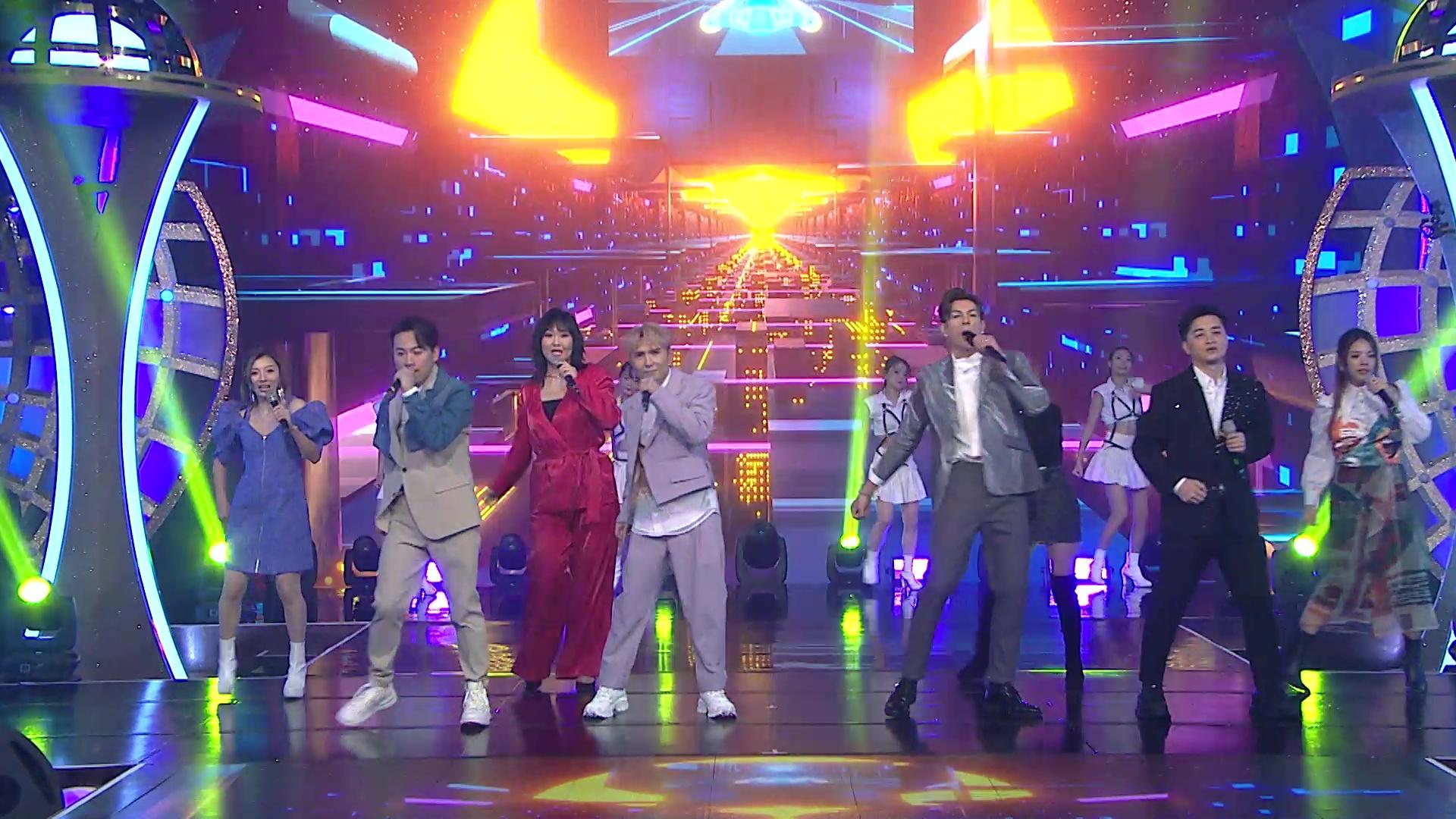 周吉佩與古淖文率領《中年》第1及第2季參賽者打頭陣表演揭開序幕。