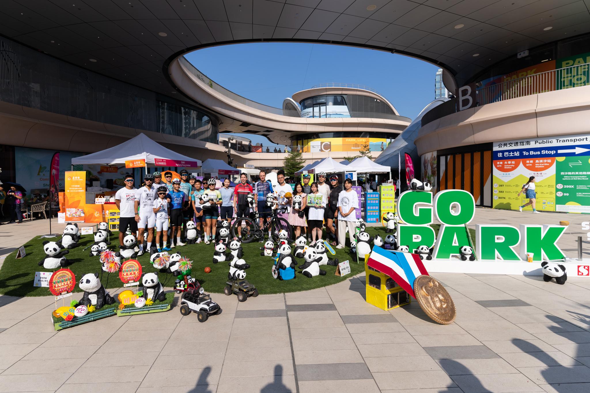 新鴻基地產(016)執行董事郭基煇今日率先邀請Chris Froome來到試運中的西沙GO PARK,與一眾本地年輕車手和「粉絲」見面交流,並親身體驗西沙GO PARK多元化的體育設施。