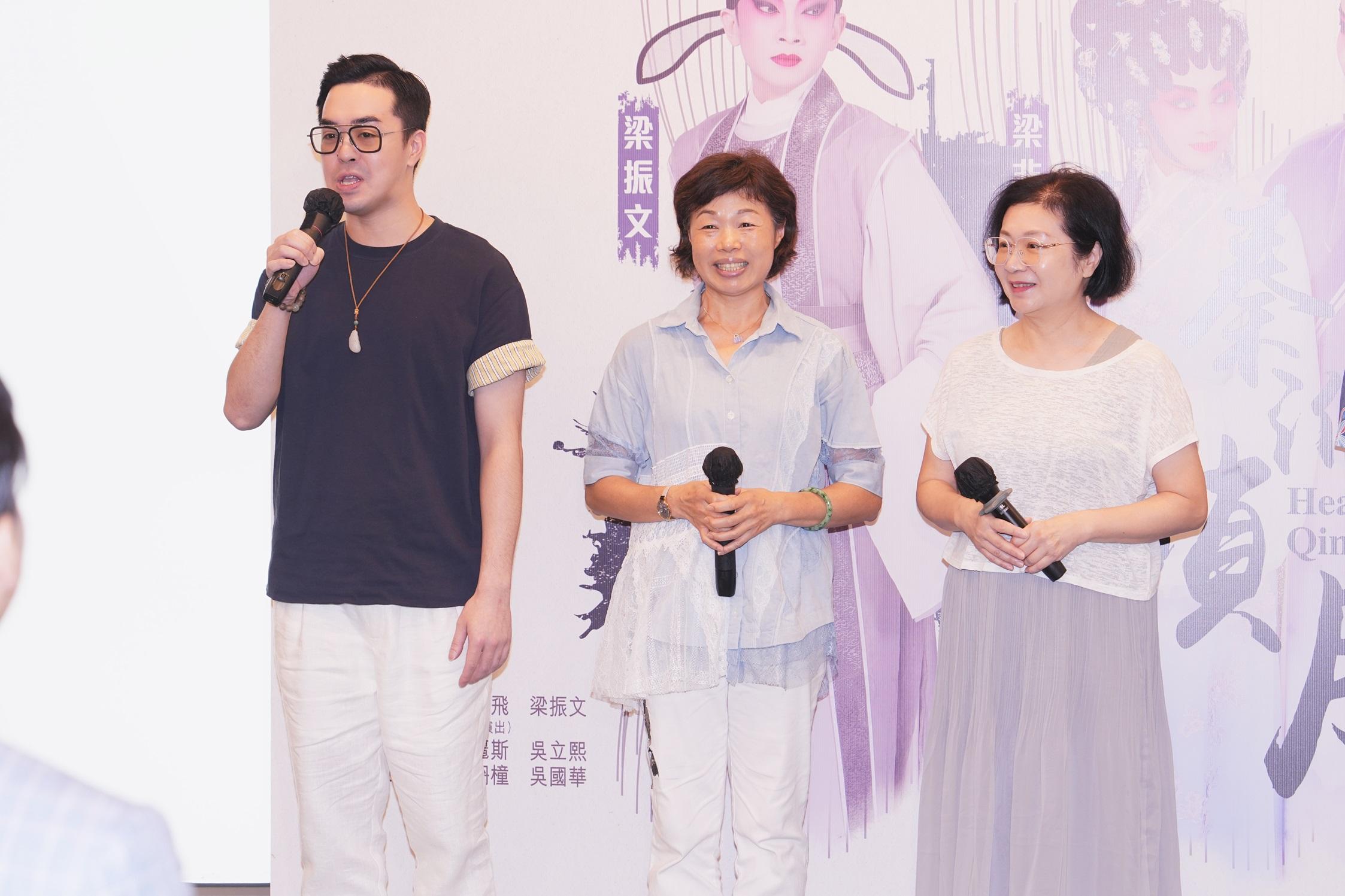 (左起)吳國華、盧麗斯、陳玉卿講述劇中演出。