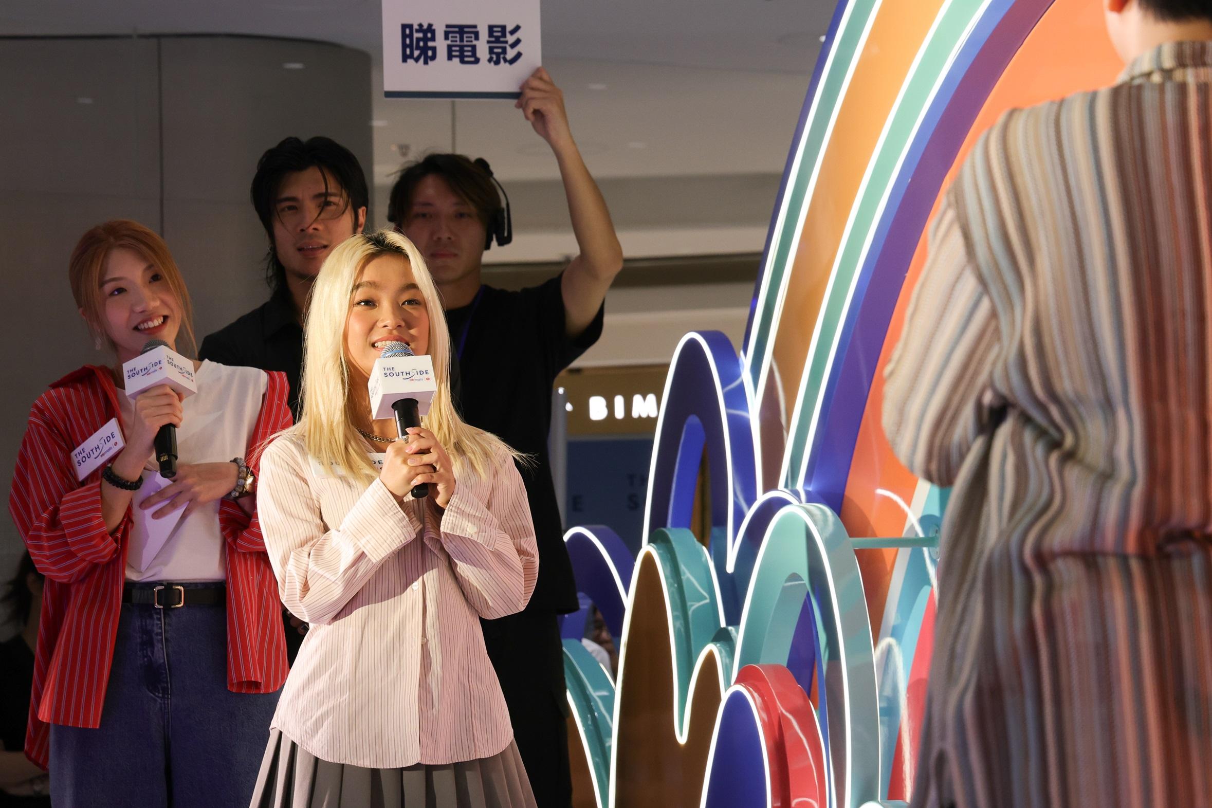 兩人與fans玩大電視遊戲。(圖:吳康琦)