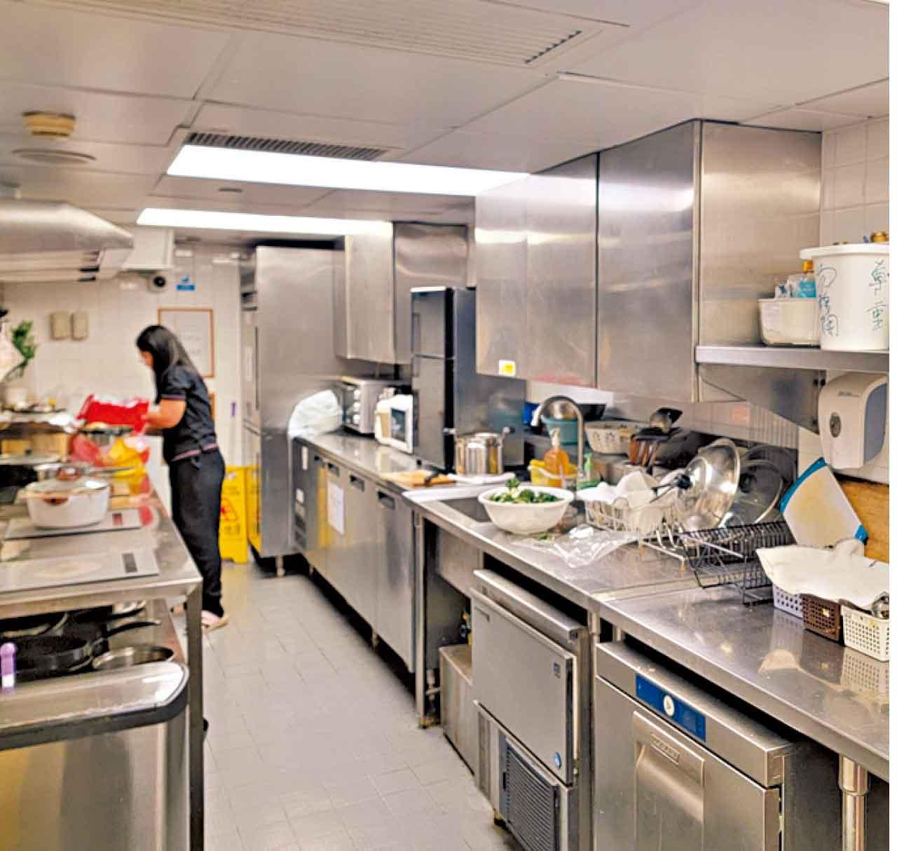 富豪東方酒店轉作青年宿舍