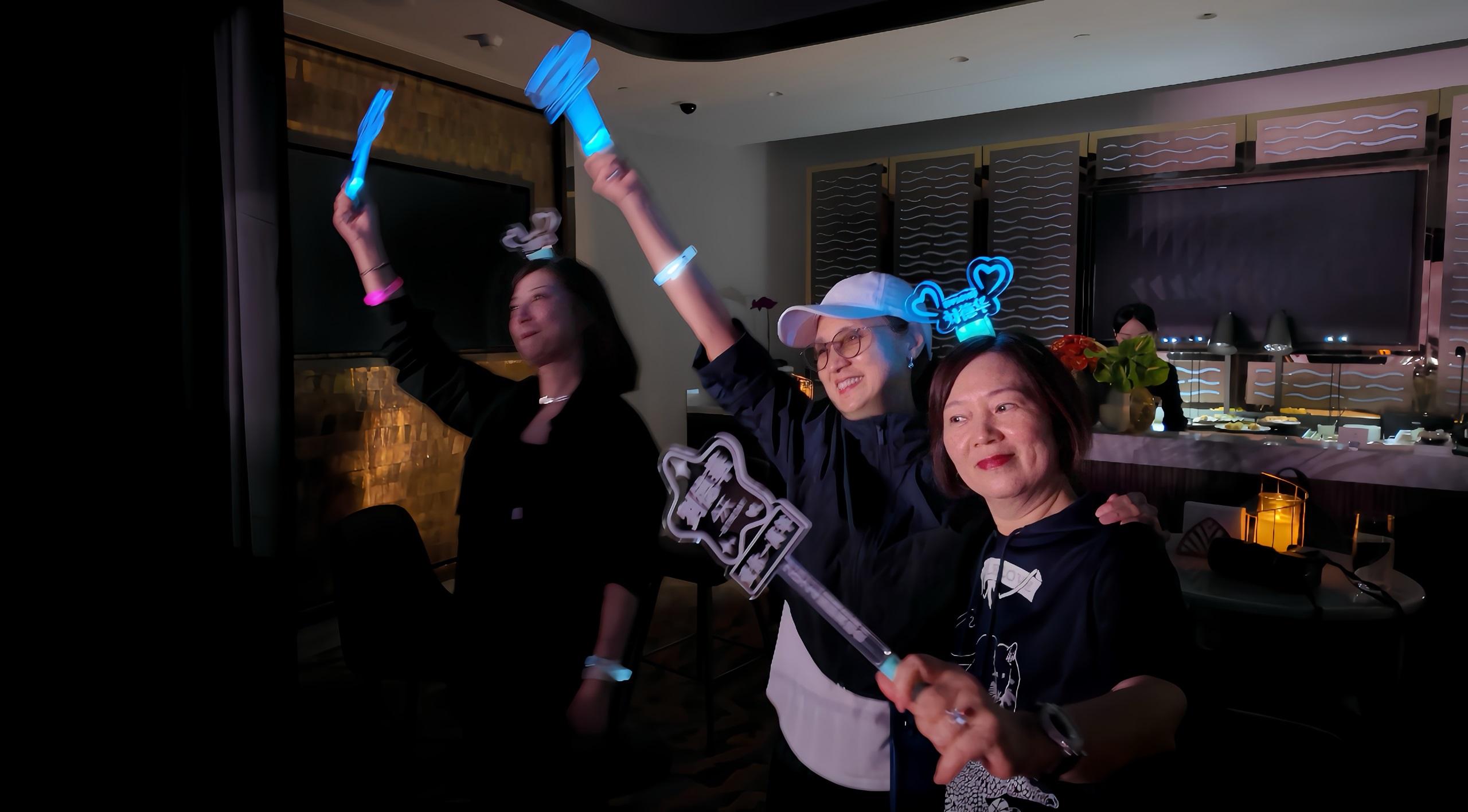 戚美珍HIgh爆睇劉德華澳門站演唱會。