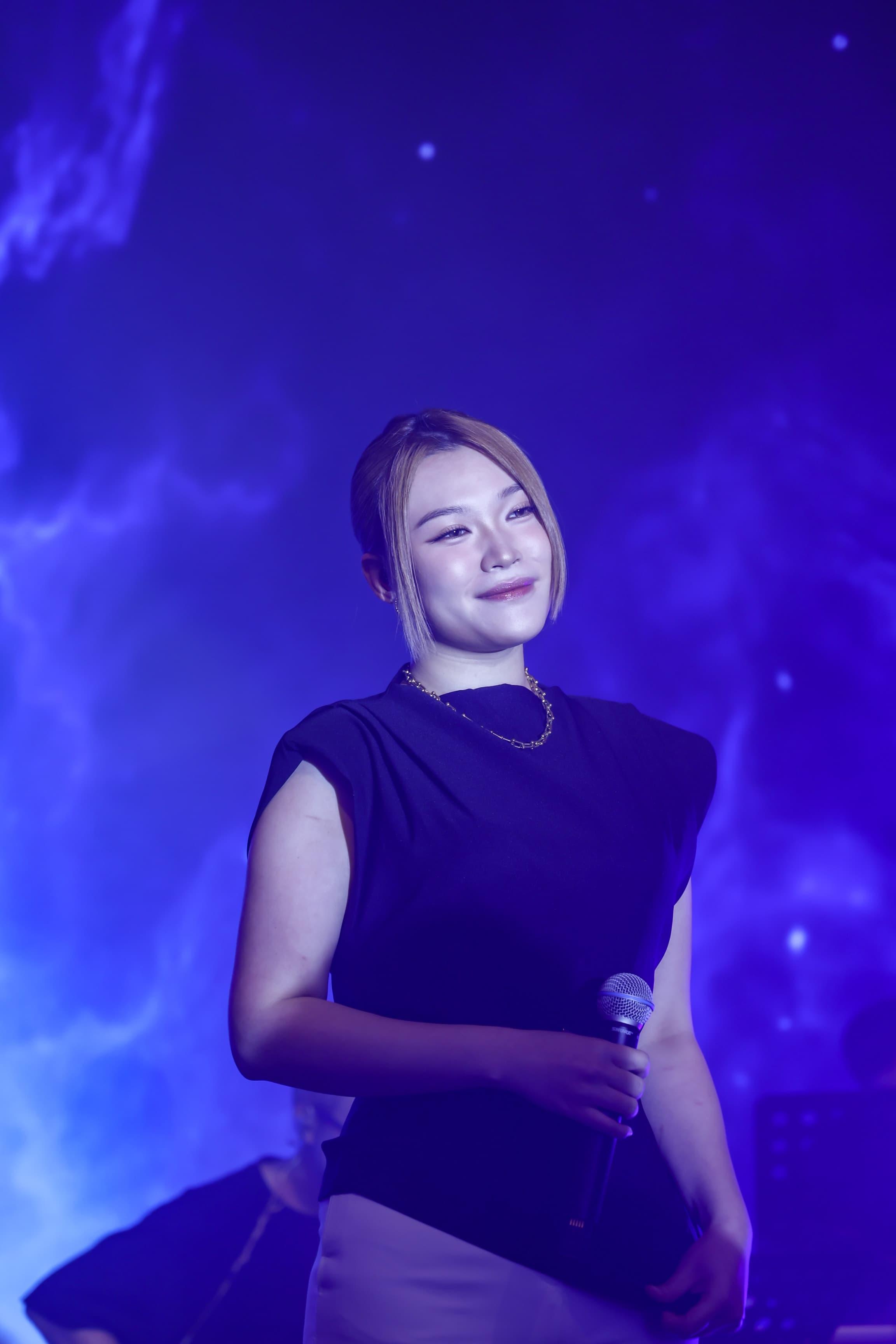 歐信希睇好黃洛妍日後大把機會發展,因她擁有一把美聲。