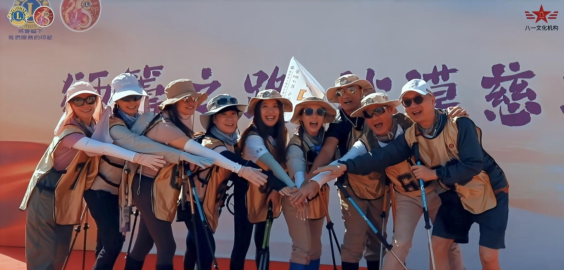 黃智賢在起步禮上與隊友一起吶喊彼此打氣。