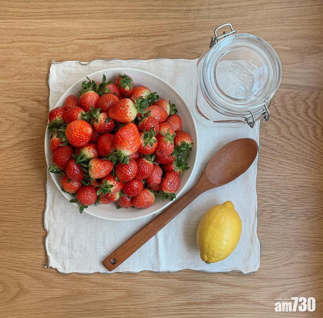 果醬做法︱士多啤梨醬需要準備大量士多啤梨。