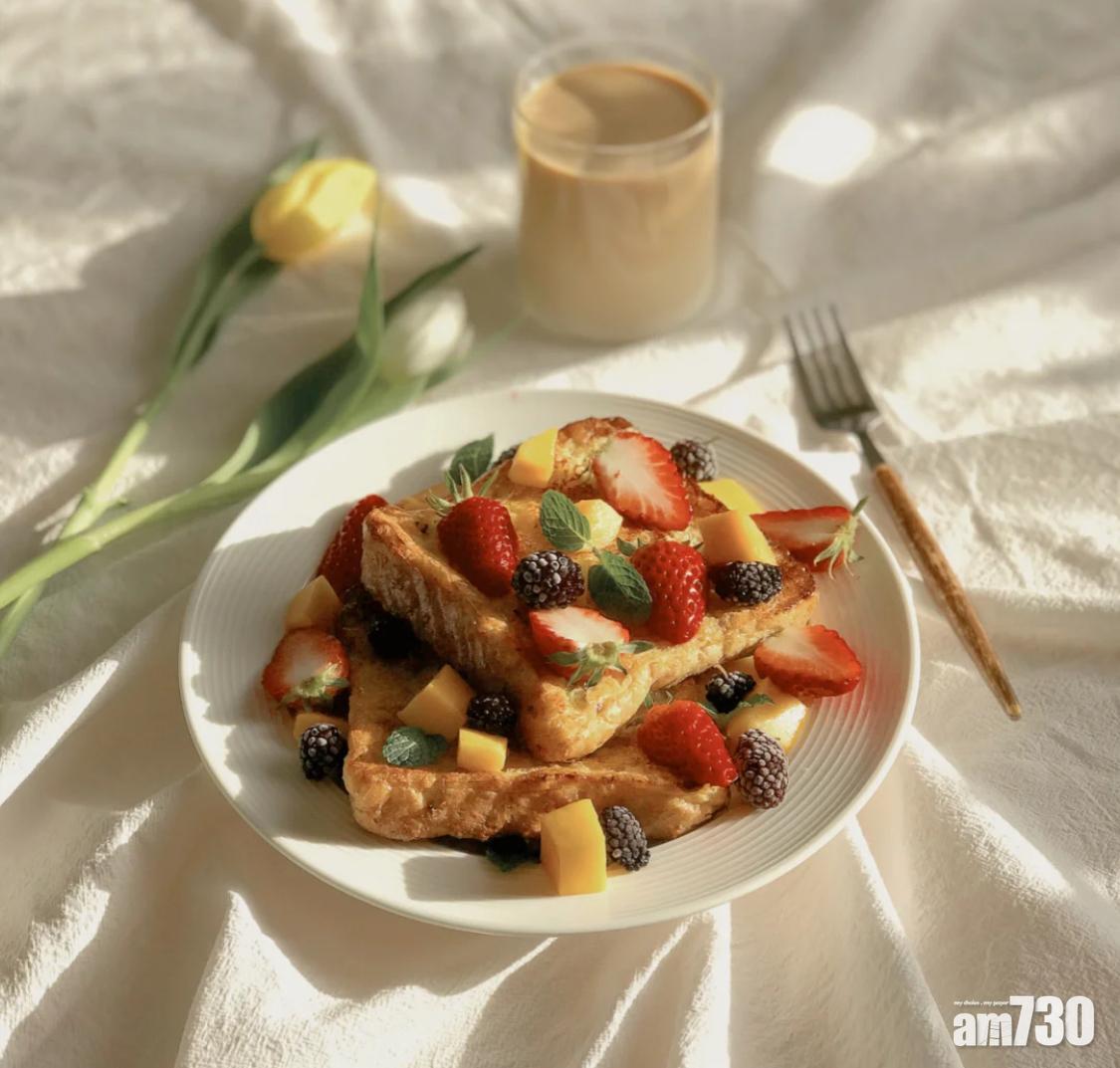 運用食材的配搭,French Toast便可變身成不同模樣的甜品。