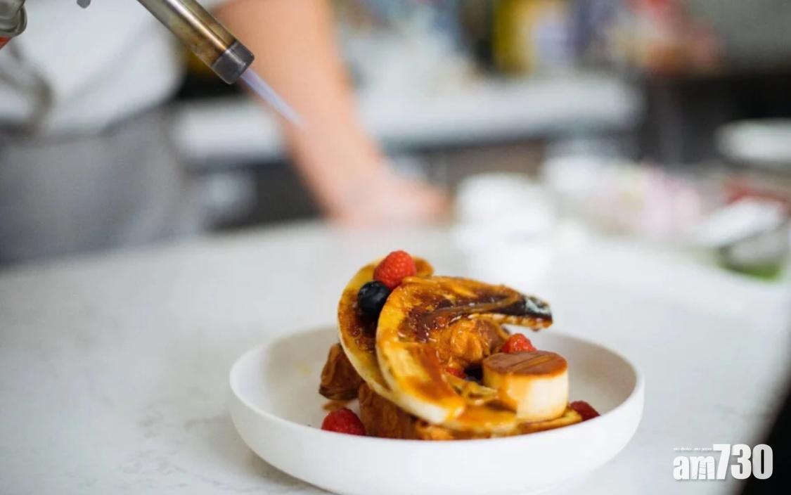 製作焦糖香蕉French Toas時,t如果家中沒有火槍,只使用焦糖醬亦可。