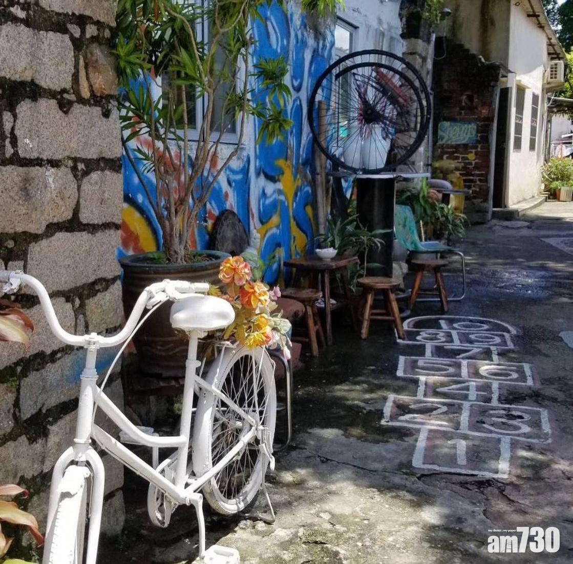 秋天郊遊|坪洲島上有不少壁畫,充滿文化氣息。