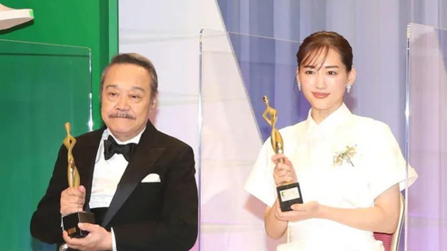 綾瀨遙與西田敏行合作多部作品。