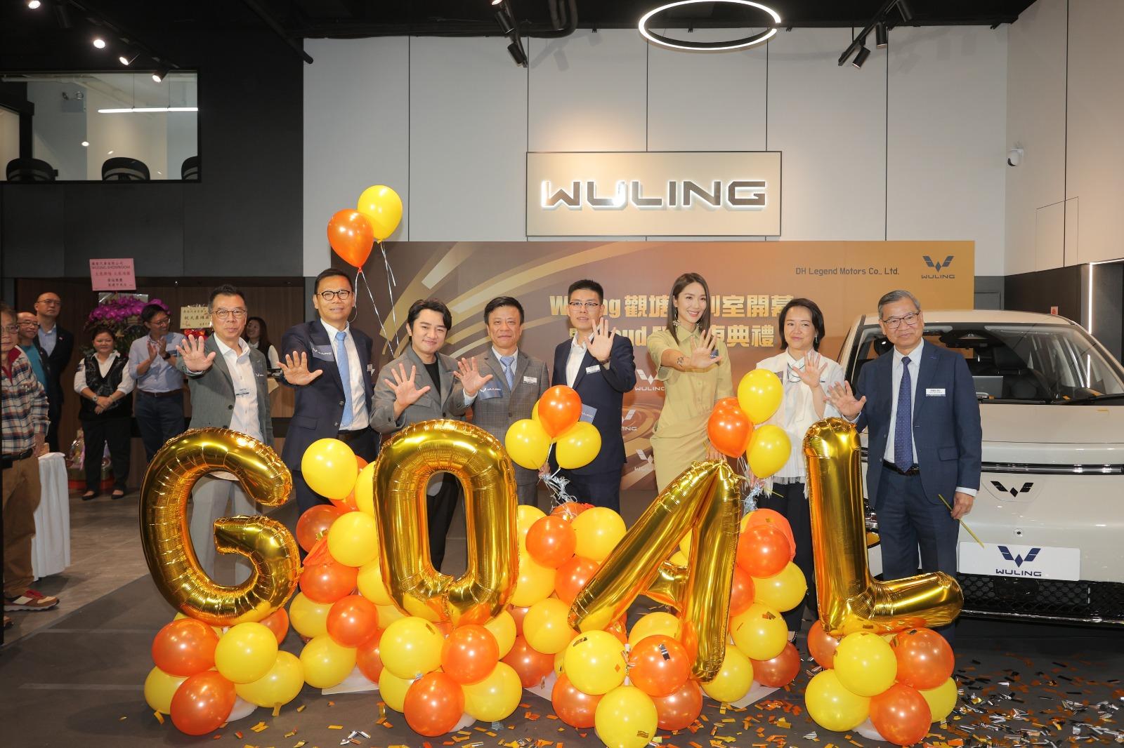 王祖藍與李亞男夫妻檔今日到觀塘出席汽車活動。