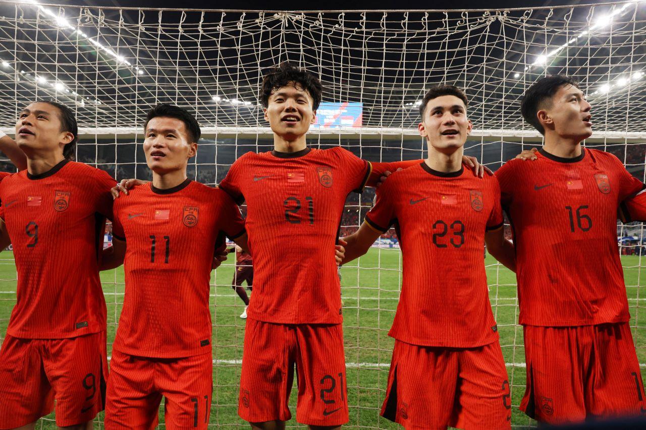 世界盃外圍賽｜國足險勝印尼 球迷高呼「中國永遠是你爸」惹爭議。（路透社資料圖片）