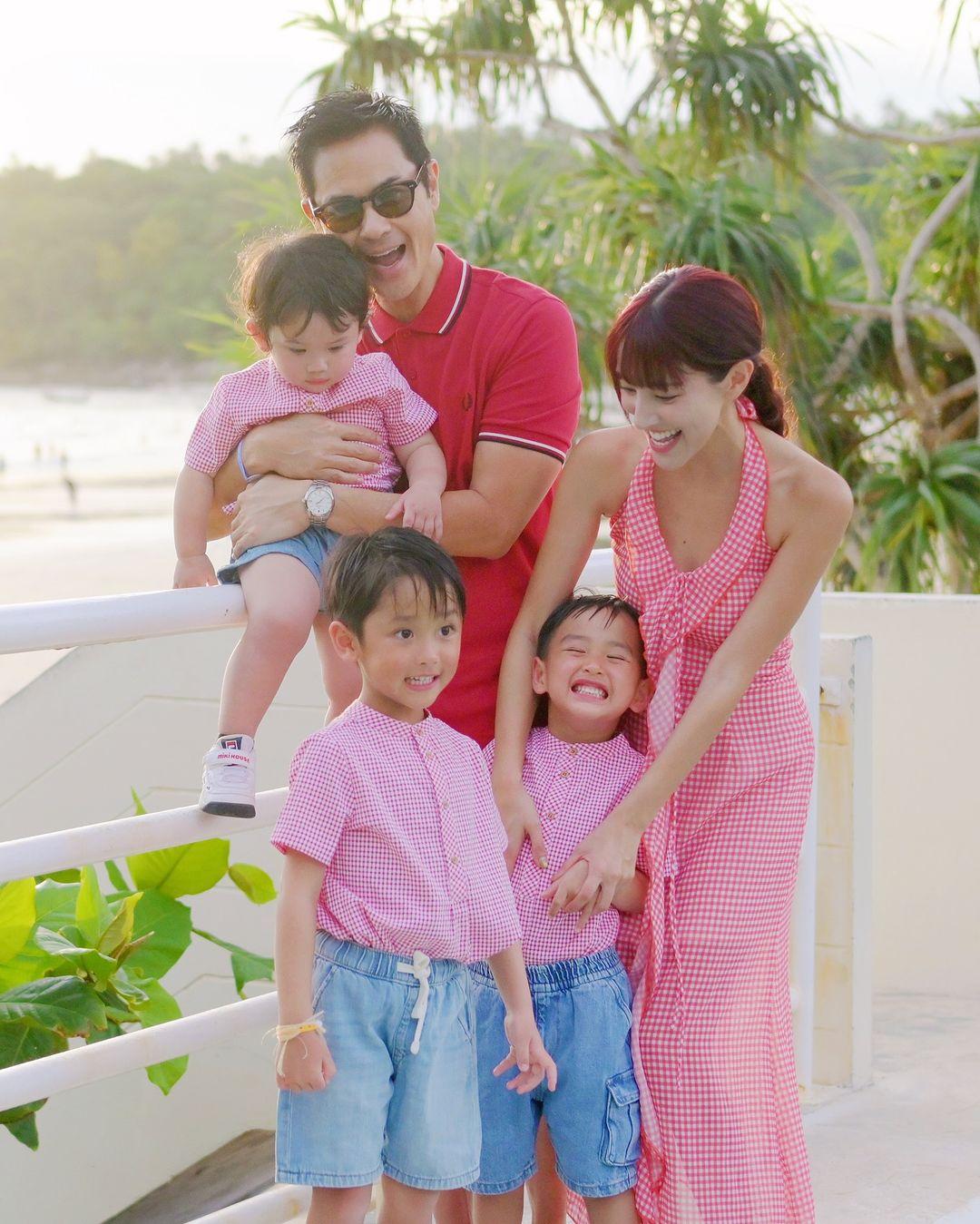 Grace跟鄭嘉穎育有三子。