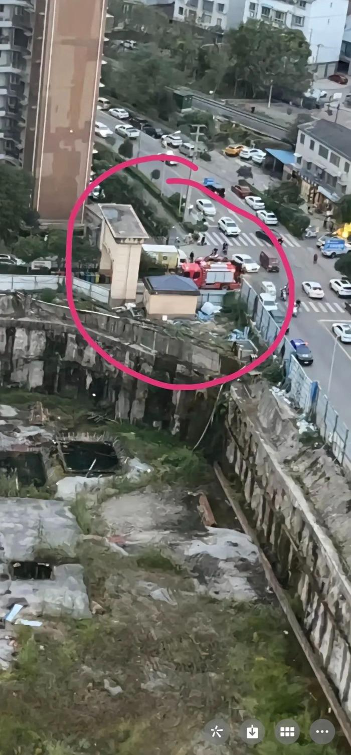 四川5歲童墮化糞池位置圖。(微博圖片)