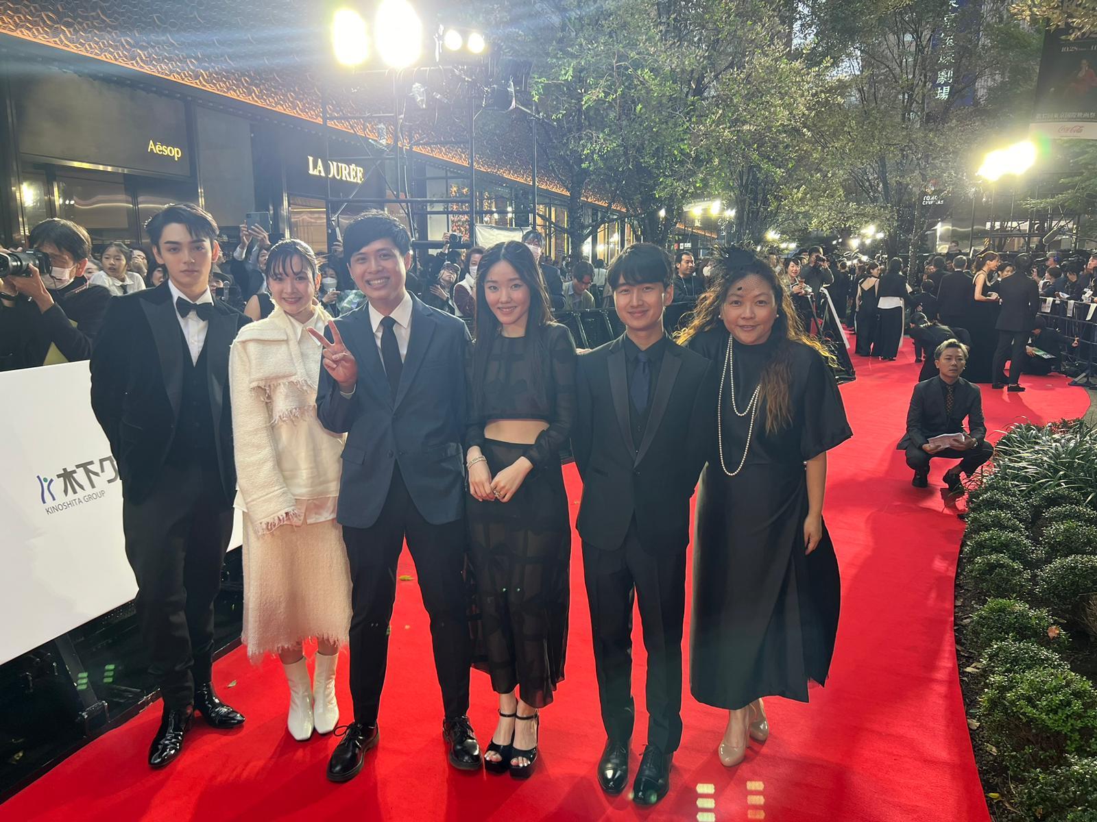 George與《不赦之罪》拍檔一同行紅地氈。