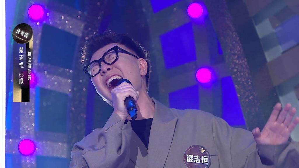 非常投入演出的嚴志恒。