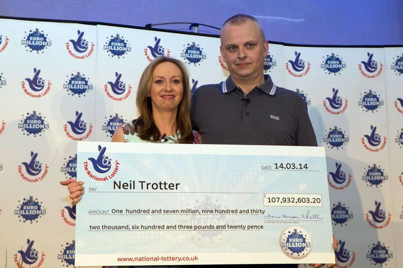 Neil Trotter十年前中獎獲10億港元獎金。