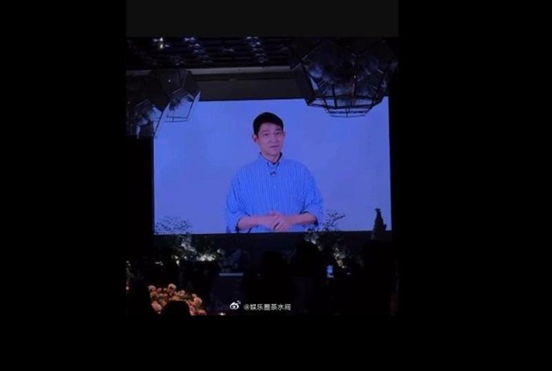 劉德華身在外地,但有拍片祝賀新人。