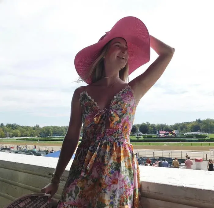 昆妮 (Caroline Cray Quinn) 患有肥大細胞活化症候群(MCAS)的慢性疾病。