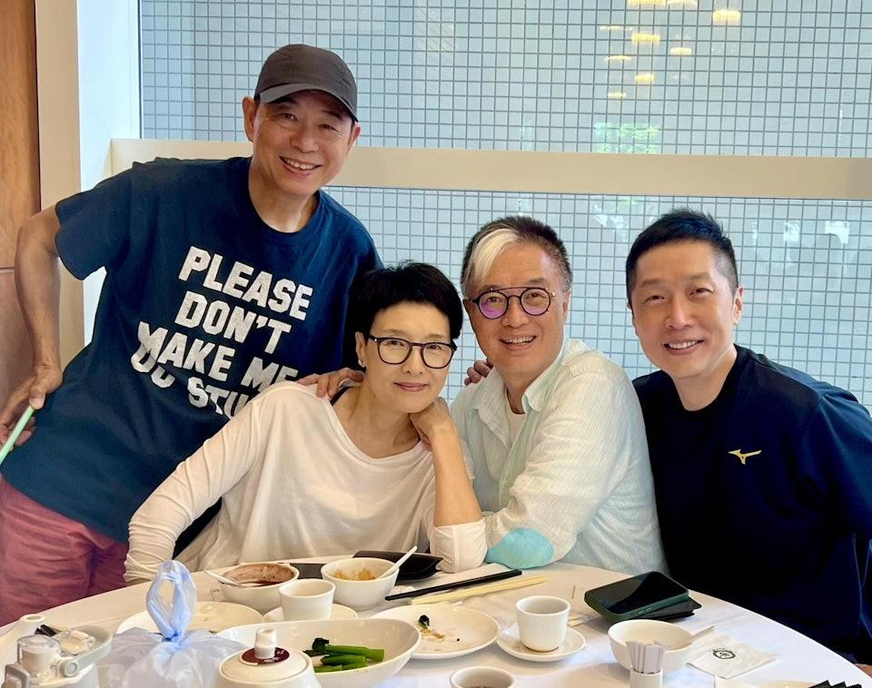 黃錦江每隔一段時間便來港開畫展及跟朋友聚會。