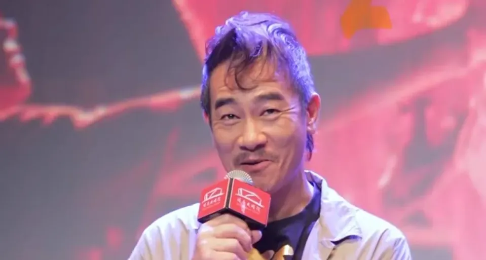 陳小春斷崖式衰老一臉皺紋? 事隔一個月再極速回春