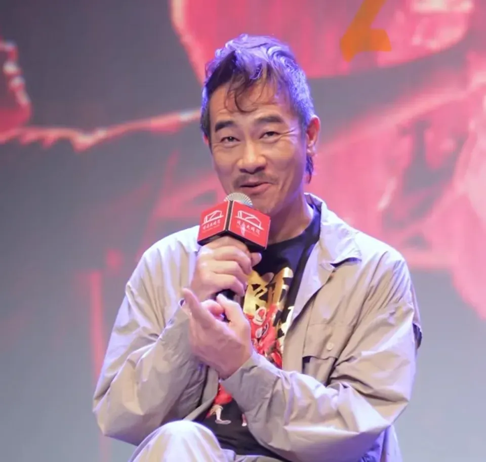 陳小春斷崖式衰老一臉皺紋? 事隔一個月再極速回春