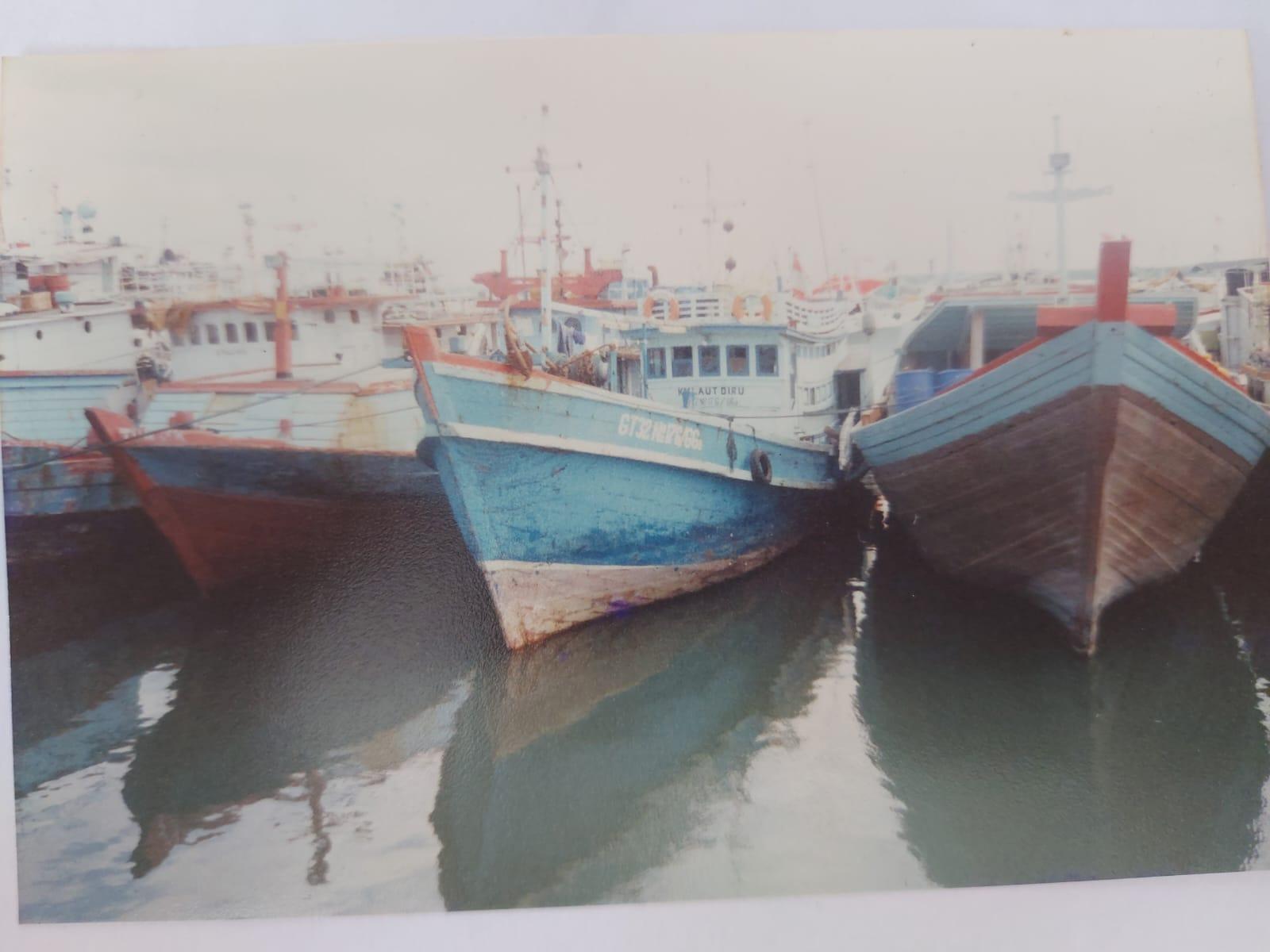 早年Leo在印尼購入大小漁船,找當地漁民往海域捕獲野生海產。 (Leo提供相片)