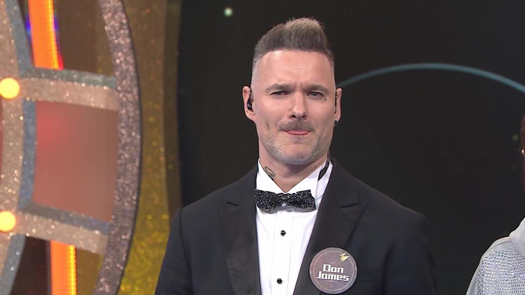 42歲Dan James來自英國。