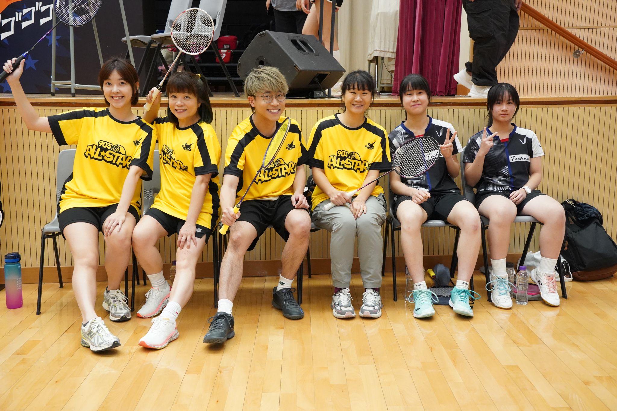 「九零三人隊」代表Elsie、小儀、急急子、歪歪及中學校隊成員。