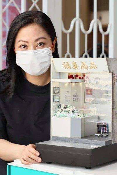 這雙手雖然小,說好香港毅力大。