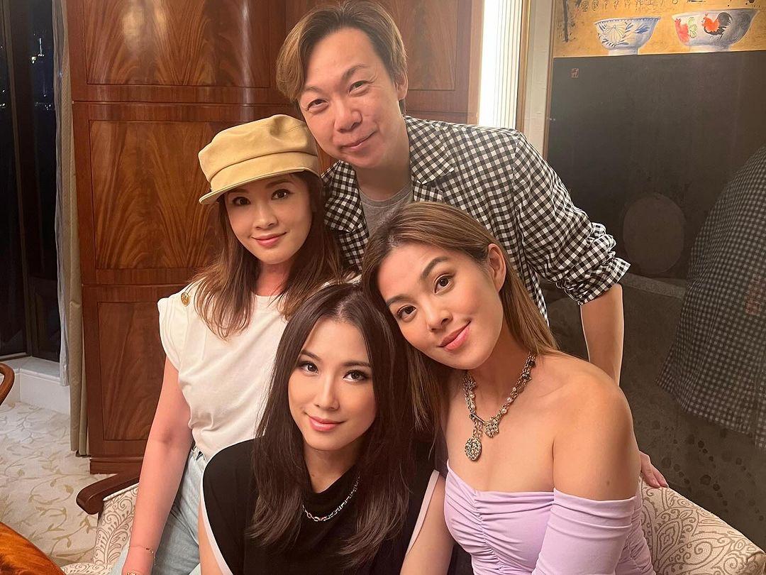 翁嘉穗與鄔友與李丞責夫婦等一齊睇國慶煙花。