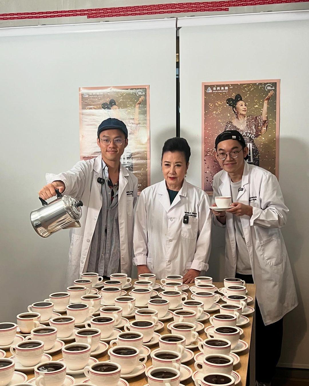 汪明荃亮相《世界認真組織》挑戰斟咖啡。