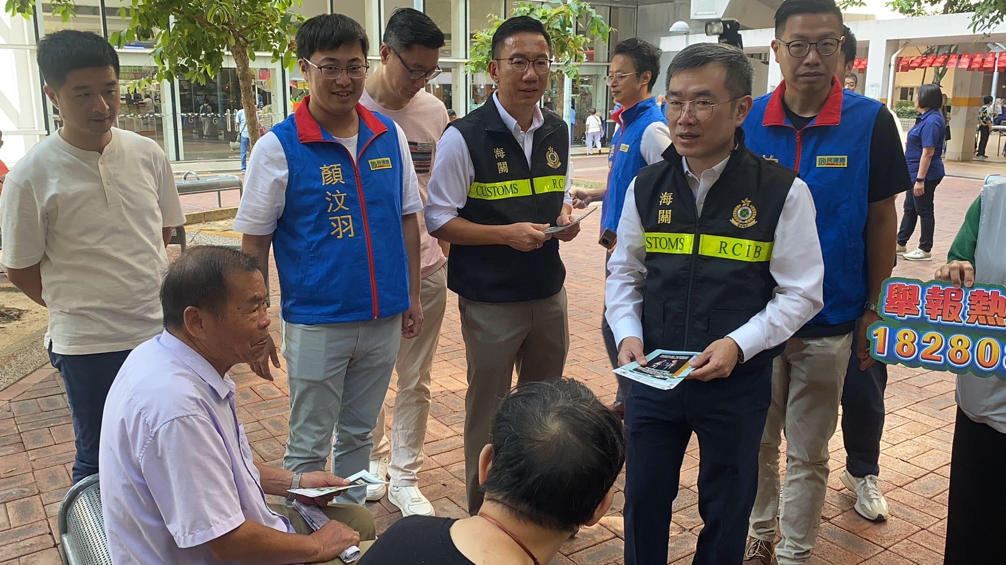 海關指全港多個公屋邨出現懷疑賣私煙,聯同控煙辦宣傳反私煙。(顏汶羽FaceBook)