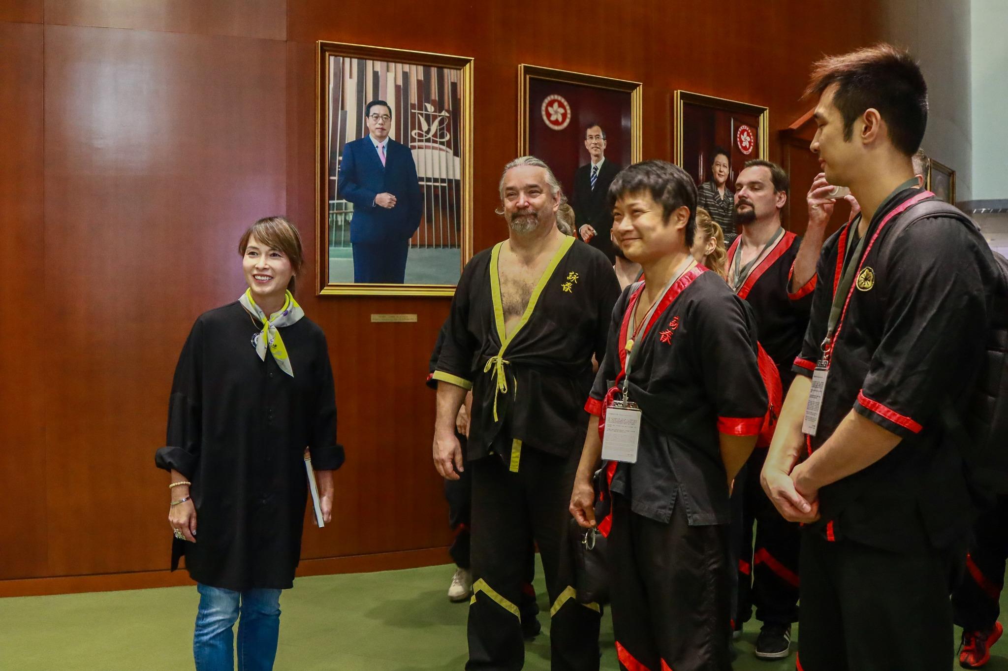 Ray Online|傳舉報江玉歡帶無穿商務衣飾訪客遊立會 吳秋北反駁:公開照片何需舉報?