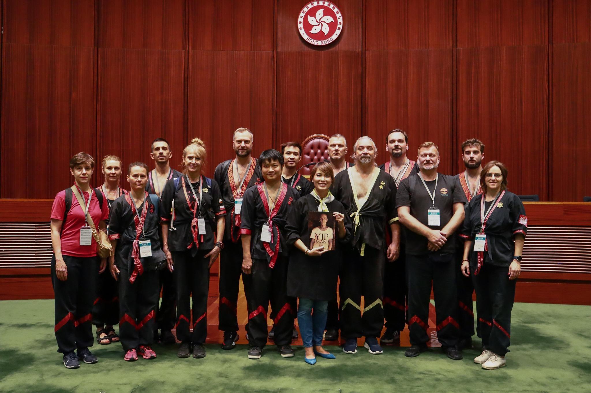 Ray Online|傳舉報江玉歡帶無穿商務衣飾訪客遊立會 吳秋北反駁:公開照片何需舉報?