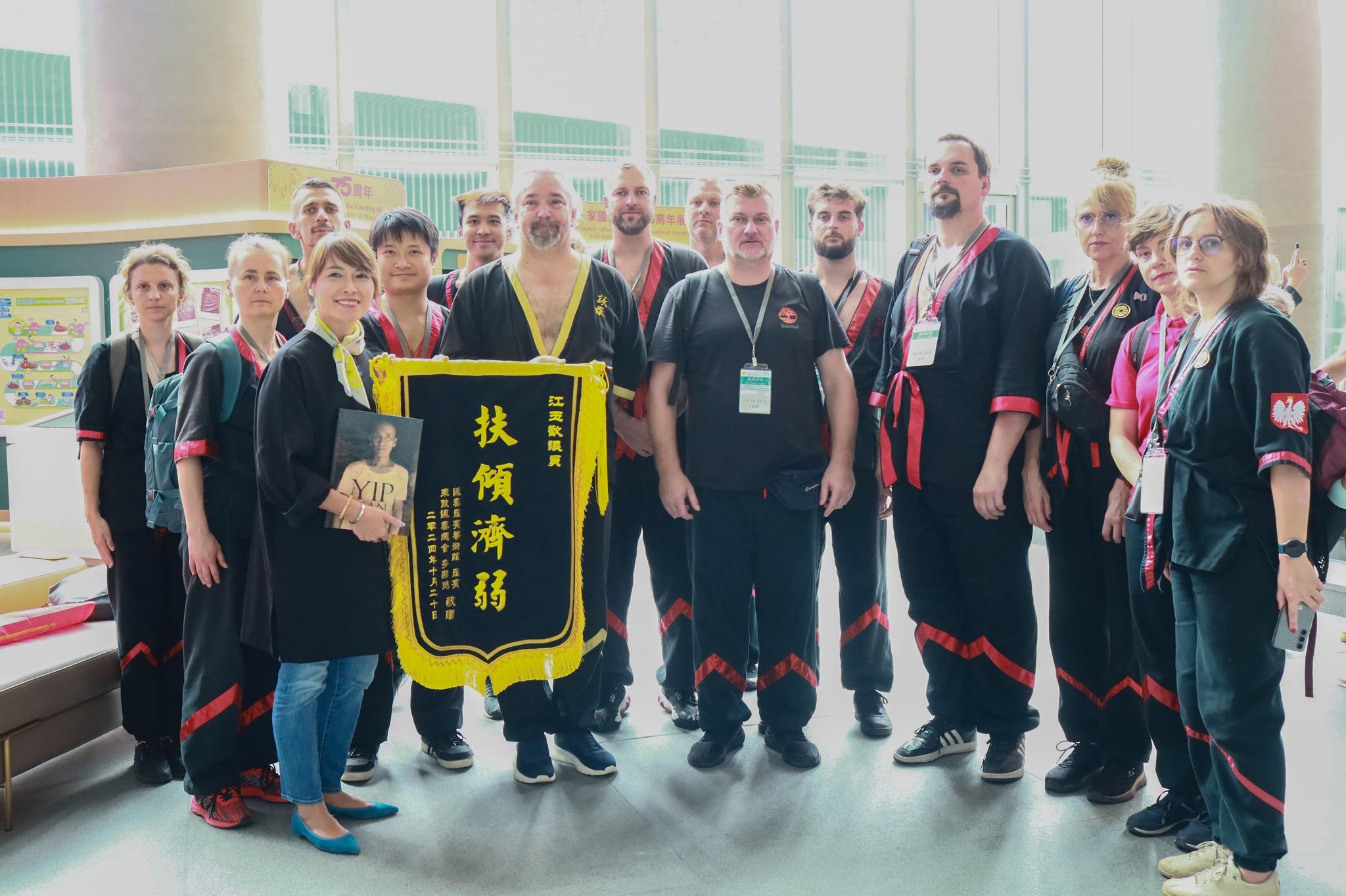 Ray Online|傳舉報江玉歡帶無穿商務衣飾訪客遊立會 吳秋北反駁:公開照片何需舉報?