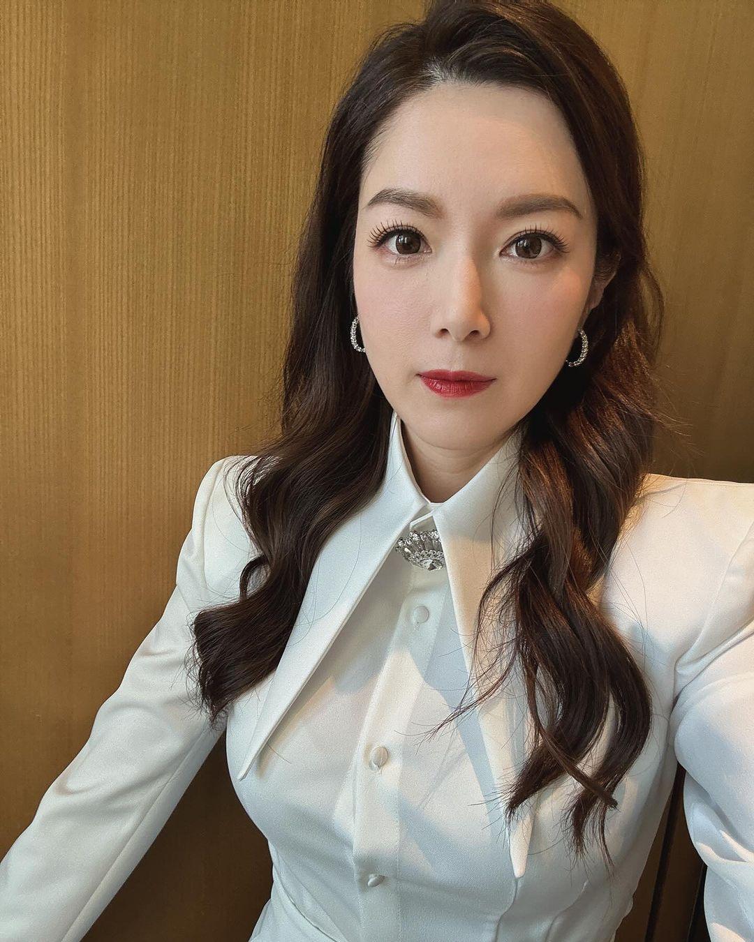 苟芸慧現身圈中好友黎瑞恩的演唱會。