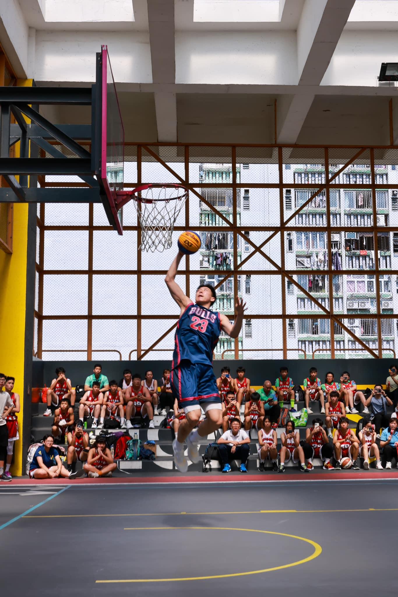 鄧炳強技癢參「熱血籃球賽」 大讚運動場非常型格|Ray Online (@fb鄧炳強 Tang Ping Keung)