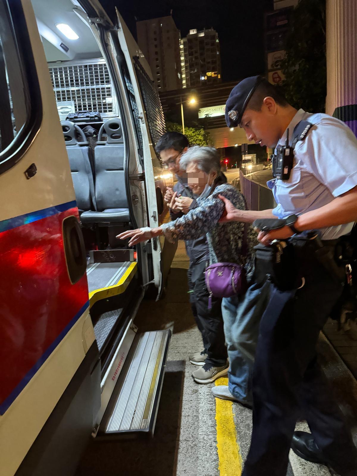 樂富八旬腦退化老婦流落街頭 警帶回家派定位追蹤器防再走失