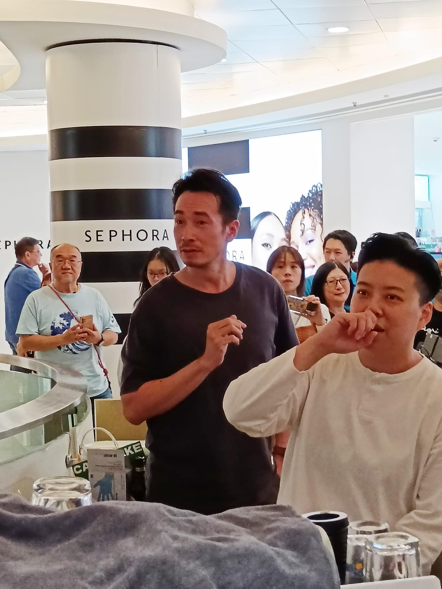 有網民捕獲陳豪在觀塘的咖啡店出現。