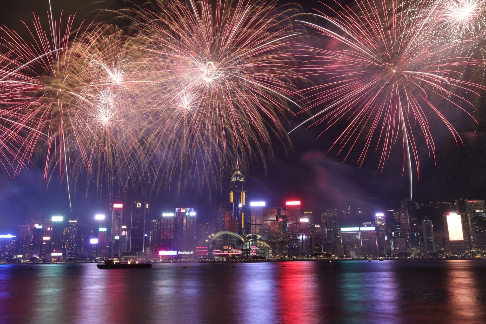 煙花匯演晚上上演。(吳康琦攝)